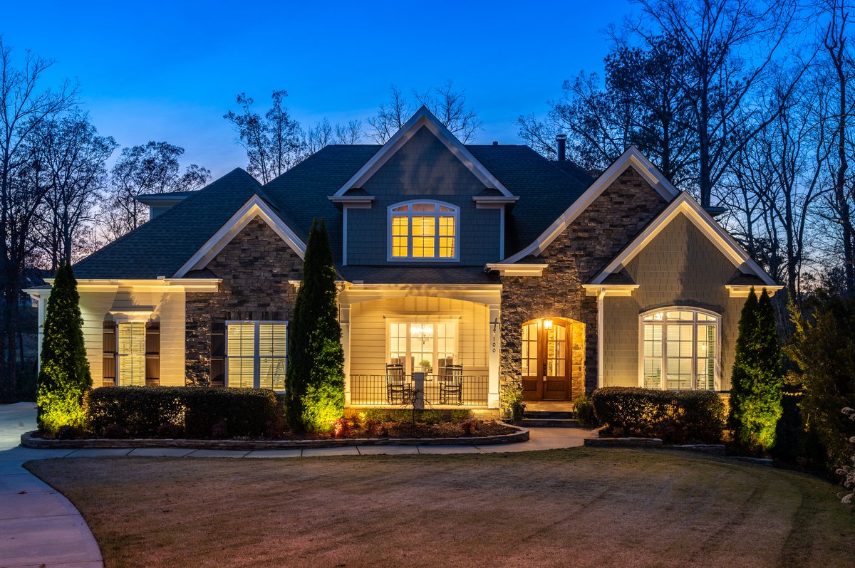 sdacosta1's tweet photo. This house is stunning! With 4,100 sq.ft and 6 bedrooms, 10 ft ceilings, a chef's kitchen, 3 season room and an inground heated saltwater pool and hot tub, this home has it all!
Visit me today from 1-3 PM and experience 12 Oaks living at its best! https://t.co/AN7iXyfPJX https://t.co/sk5OGD62M7