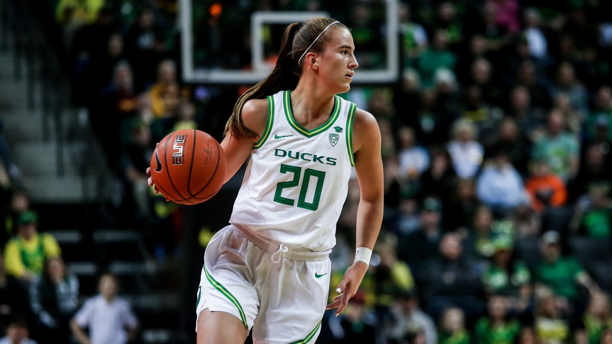 OregonWBB's tweet photo. Happy birthday to the 🐐!

#GoDucks x @sabrina_i20 https://t.co/axTqq450Oz