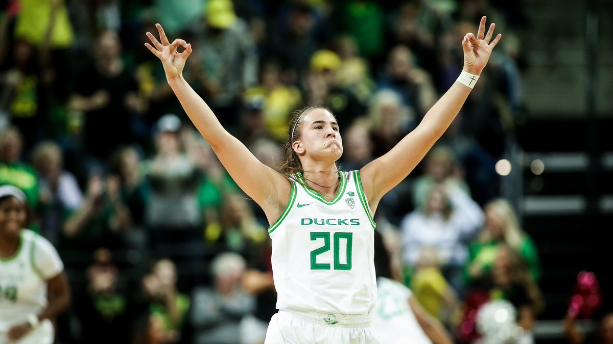 OregonWBB's tweet photo. Happy birthday to the 🐐!

#GoDucks x @sabrina_i20 https://t.co/axTqq450Oz