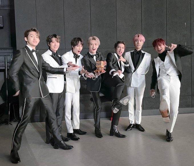 wayv_france's tweet photo. {MAMA} WayV 💚

En 2019 WayV avait remportés le prix du meilleur nouvel artiste, cette année ils gagnent le prix de l’artiste asiatique favoris !

Bravo à eux 💚

#Congratulations_WayV #WayV  #WeiShenV #威神V 
@WayV_official

• • • • •

#PoP https://t.co/rbiPJaJJWI