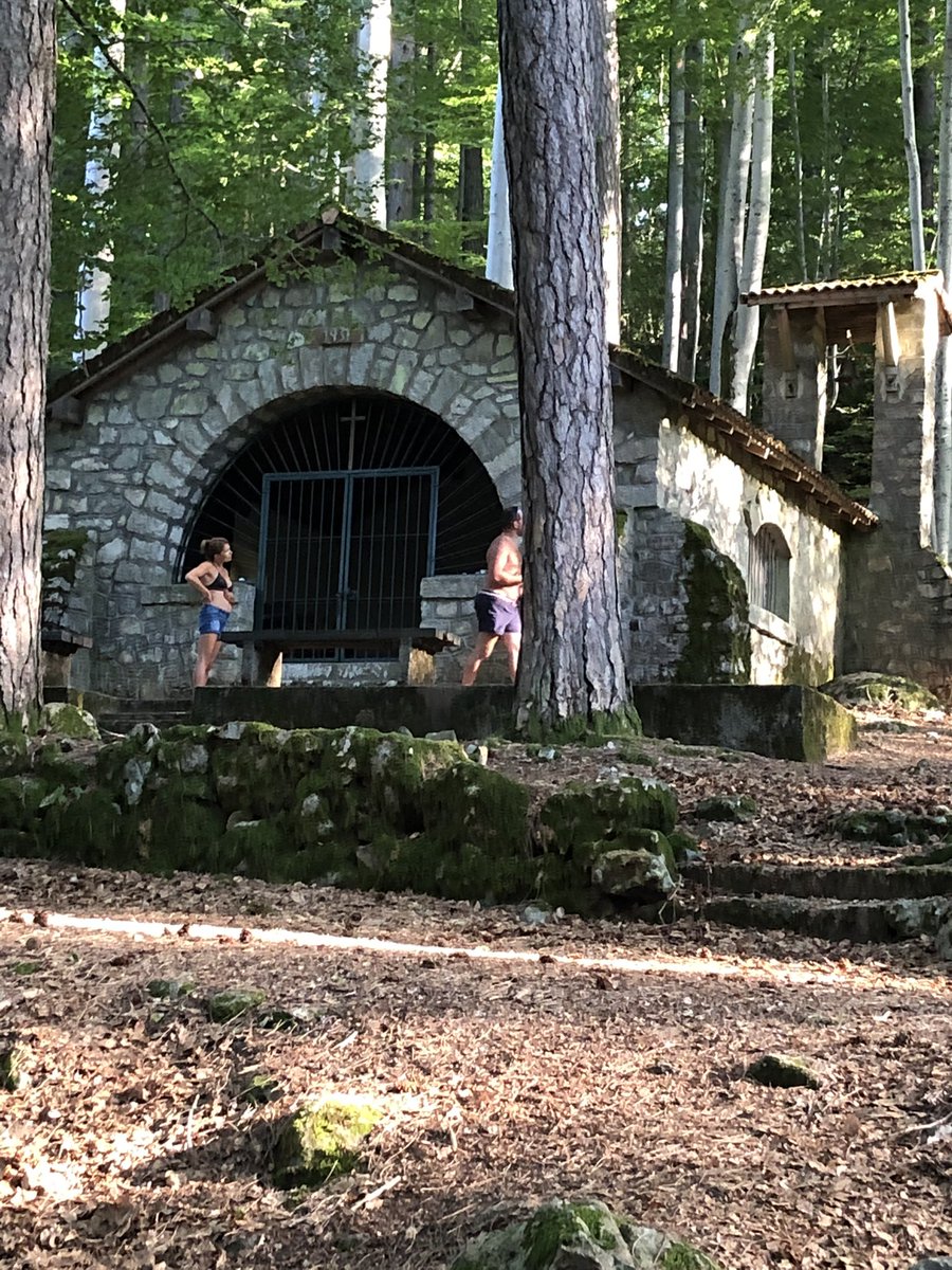 vselvini's tweet image. Notre village a besoin de vous. Merci de vous rendre sur la page Facebook de l’agence de l’urbanisme de Corse rubrique Troph’énergie Collectivités et d’aimer la video de Vivariu Un prix de 10000 peut récompenser notre dossier de rénovation de l’éclairage publique.