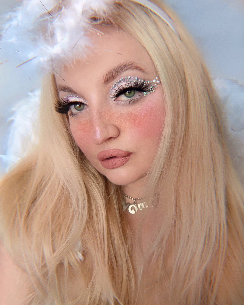 majkkax's tweet photo. @ColourPopCo @G_SQRD I wish to get noticed by you 🥺👉👈 i made a look for you today 🥺💗 https://t.co/VWte18fXBJ