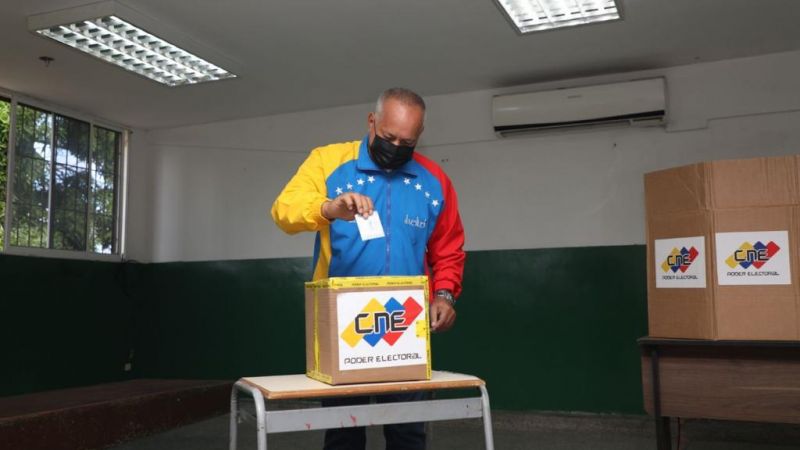 ConElMazoDando's tweet photo. Diosdado Cabello difundió un mensaje breve: Ya voté ¡Nosotros venceremos! https://t.co/0swZoJ44Fl  #6DConChavezPorAmorYLealtad https://t.co/C9GtJXRGxd
