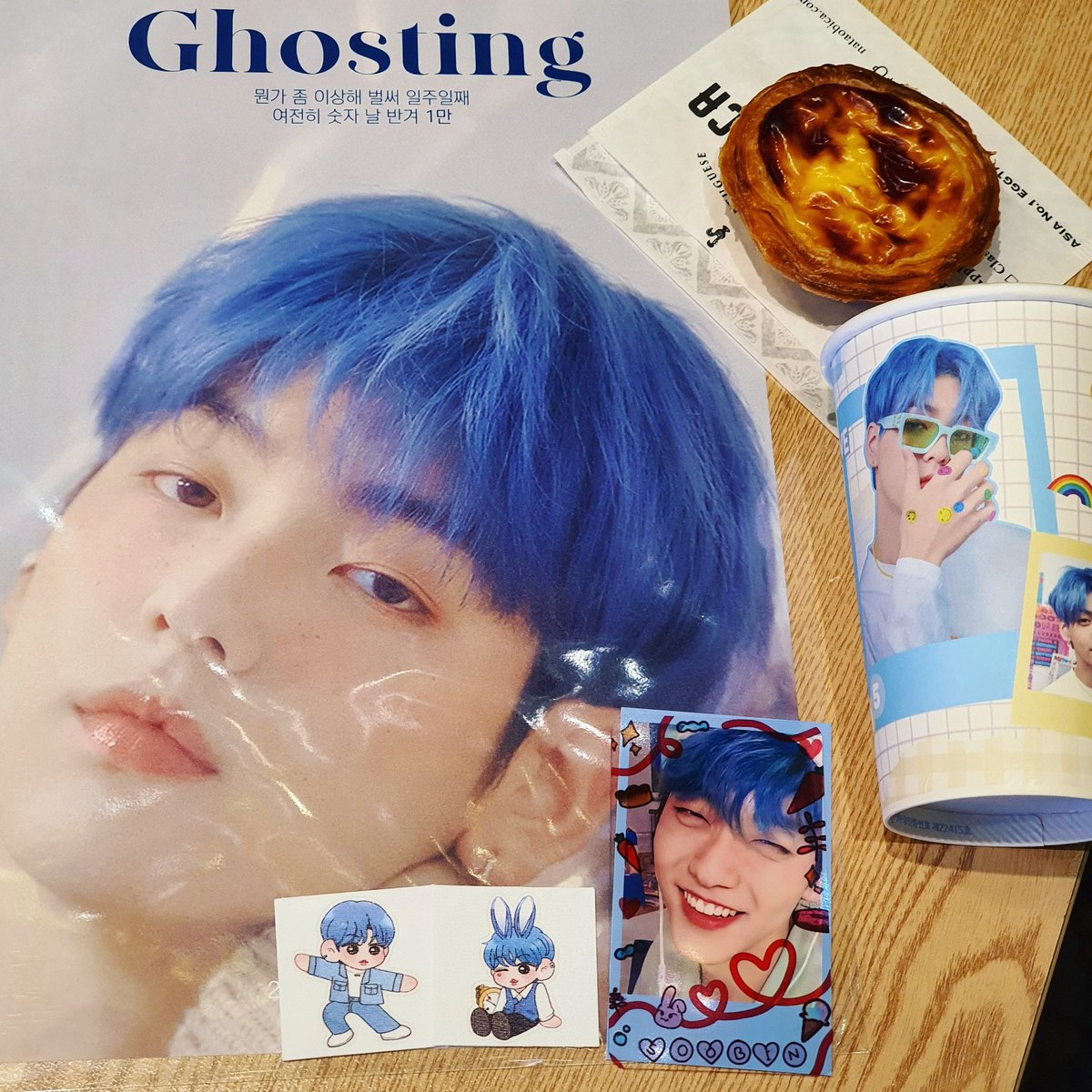 MARLANG_TXT's tweet photo. 플라워카페 로랑💗
플라워카페라 카페에 꽃이 정말 많더라구요><! 
그리고 에그타르트 맛집인건 방문 하고 안 사실...! 
사장님께서 타르트는 먹고 가도 된다고 하셔서 맛있게 먹구 왔어용💖 받은 특전들도 정말 예뻐요 히히 이벤트 감사합니다❤

#나의청춘_나의내일_수빈아_생일축하해 https://t.co/lo8EktR91u