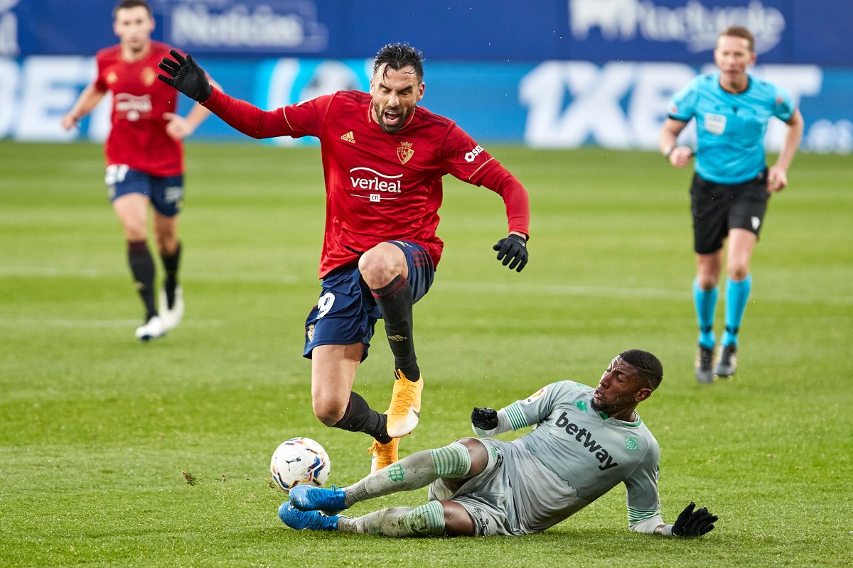 Osasuna's tweet photo. 📸 ¡Vamos, rojillos! 💪

#OsasunaRealBetis https://t.co/ZzYTX4SsiC