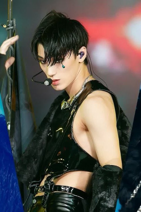 San's outfit for the #MAMA2020 performance! #ATEEZxMAMA #ATEEZ