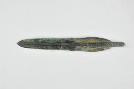 The three heavenly objects (continued)To conclude, the bell, the mirror, and the sword exist in a Korean myth, but it is also proven historically that bells, mirrors, and swords were important objects that were symbols of power and of the will of gods #ArthdalChroniclestbc