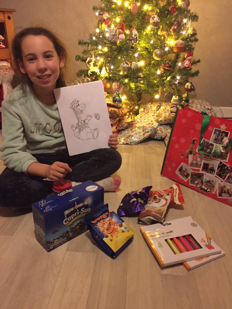 Maxine_Kneath's tweet photo. Such a lucky girl so many gifts being doorstep dropped off for my little rosebud 🌹#sokind #happygirl https://t.co/1mqPf4CY9u