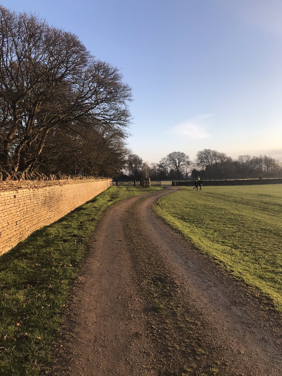 DeanCornish1966's tweet photo. Good to get out on another of #willswalks on a crisp winterโs day. #KingsoftheCastle #Barnack #walcothall @whetherington07 https://t.co/xcahXVSaoG