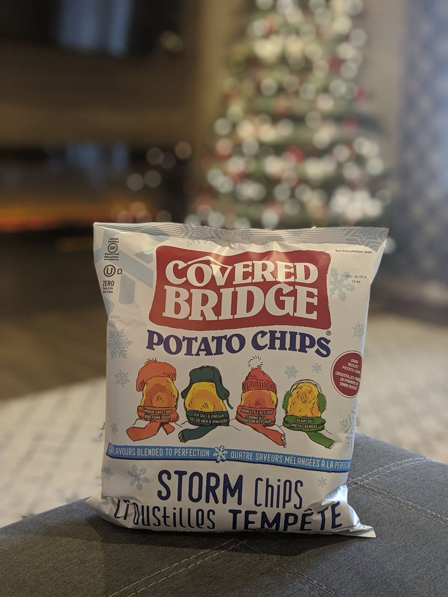 CBchips's tweet photo. Definitely a Storm Chip and decorating kind of day!! ❄️☃️🎄
What are you up to this snowy day? 🤔🌨️
#StormChips #snow #WhiteChristmas #firststorm #chips #decorating #baking #SundayFunday https://t.co/Lb9KapQy2O