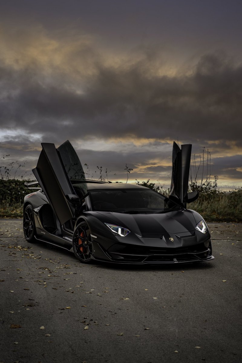 ReepGroup's tweet photo. How cool does this stealthy SVJ look! We recently transformed the finish from gloss to satin using PPF🦇🖤
.
Check out our in depth video of the SVJ’s at Reep Yorkshire, live on our YouTube https://t.co/u6ZzPgKf0E 🎥
.
#lamborghini #lamborghinisvj #lamborghiniaventadorsvj #svj https://t.co/XvIe47cwPm