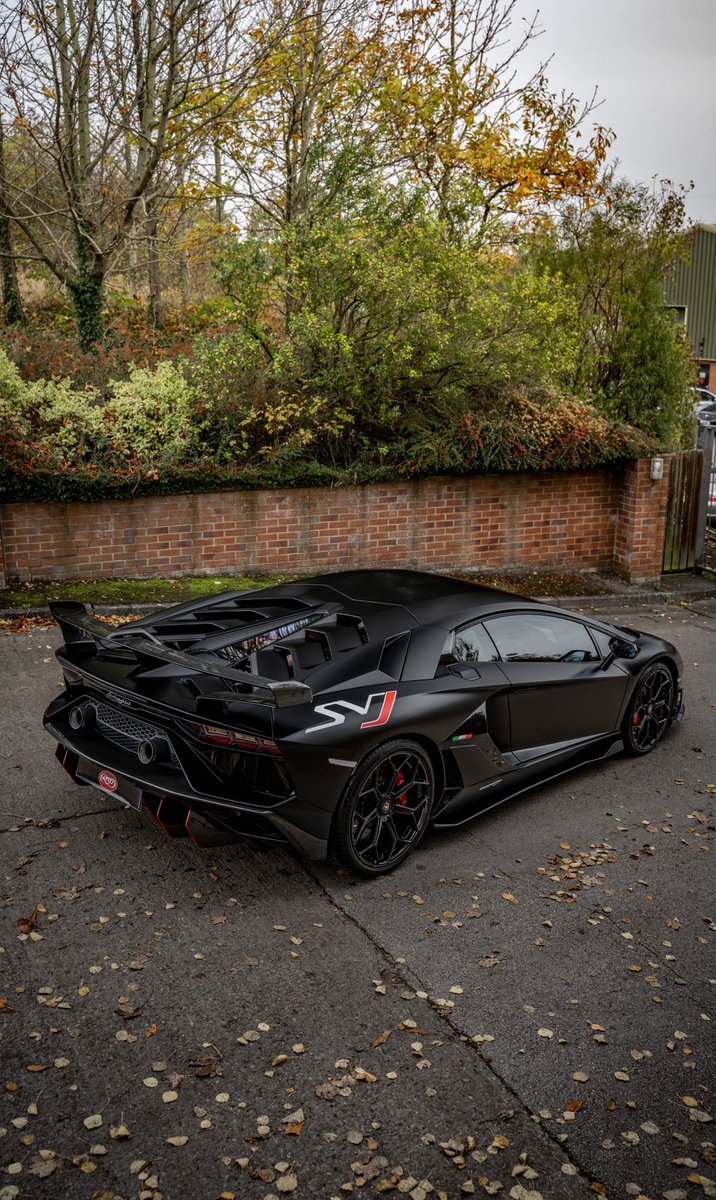 ReepGroup's tweet photo. How cool does this stealthy SVJ look! We recently transformed the finish from gloss to satin using PPF🦇🖤
.
Check out our in depth video of the SVJ’s at Reep Yorkshire, live on our YouTube https://t.co/u6ZzPgKf0E 🎥
.
#lamborghini #lamborghinisvj #lamborghiniaventadorsvj #svj https://t.co/XvIe47cwPm
