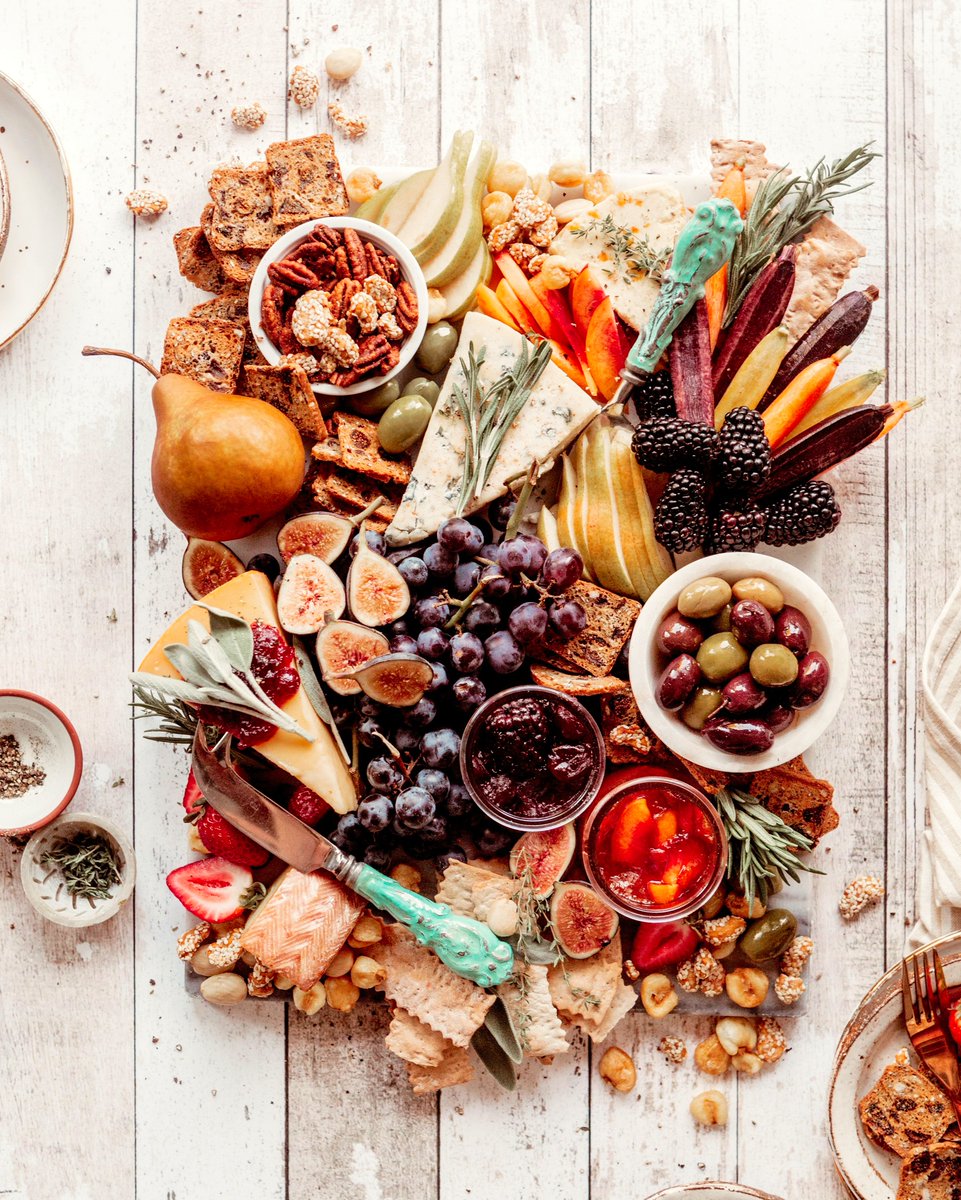 TheGutHealthDoc's tweet image. Is #foodcombining legit? 🤔  Based on ancient Ayurvedic theory that only certain foods should be eaten together...but what's the science?
Get the facts in my #InnerCommunity newsletter tomorrow, as well as my gut-loving Chia Jam Tarts recipe 🥧  Join us! bit.ly/innercommunity