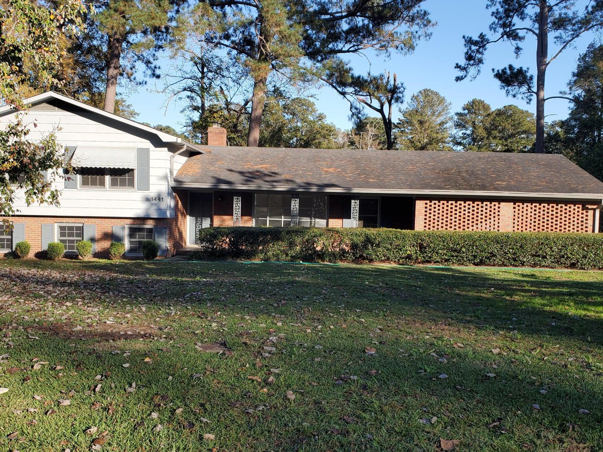 MishayBingham's tweet photo. This home will wait for no one. Be the first to see it! #homesforsale #homeowner  https://t.co/lRs9abu90n https://t.co/YrbDL2ZVNW