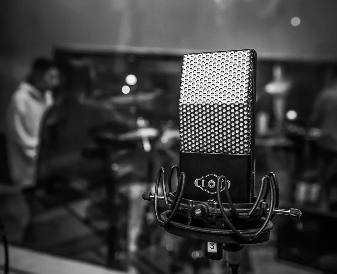 Blackvoltaudio's tweet photo. Los micrófonos de cinta son herramientas muy peculiares por su naturalidad en la captura de voces e instrumentos.
El modelo 44-A de @cloudmics es el ejemplo ideal de un micrófono de ribbon para las exigencias actuales.
#CloudMicrophones #Recording #DistributedByBlackvoltAudio https://t.co/63hetW5gCn