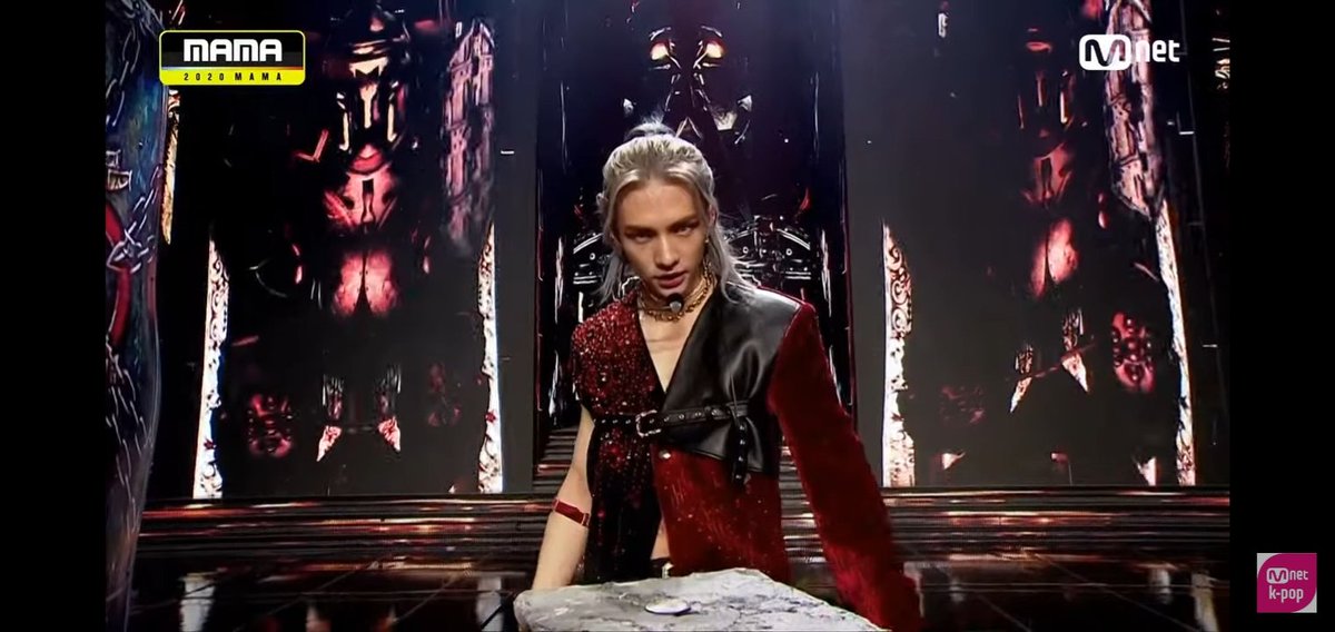 Razones por las cual hoy no salgo viva:
-Bang Chan con pelo Violeta
-Jeongin con pelo blanco
-Hyunjin con pelo gris
-la presentación de skz en lo #MAMA2020 

Simplemente por stray kids