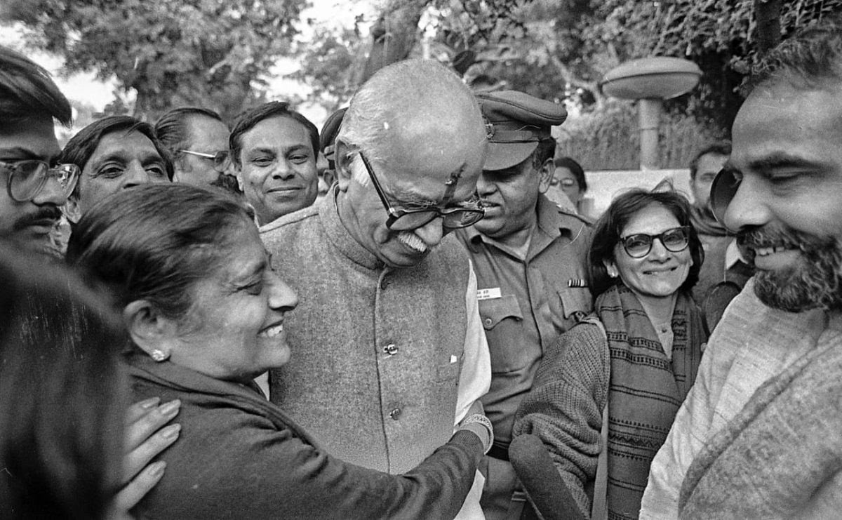 Advani during his arrest in New Delhi. To his right is wife Kamla Advani and, in front, Narendra Modi!