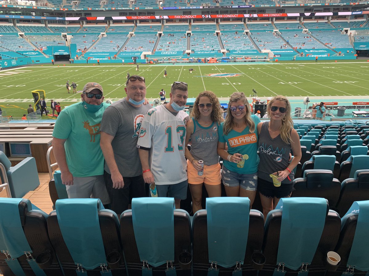 JRay519's tweet photo. Tua time! #miamidolphins https://t.co/YePwNKf6Gk