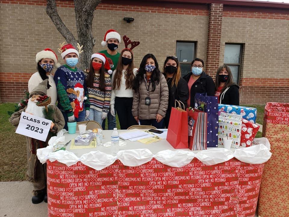 jbadawgs's tweet photo. 🎄2020 AHS Student Council Toy Drive 🧸 @JBAPrincipal  #tistheseason #ThankyouBulldogNation #TheAlexanderWay https://t.co/OUgSDD26jp