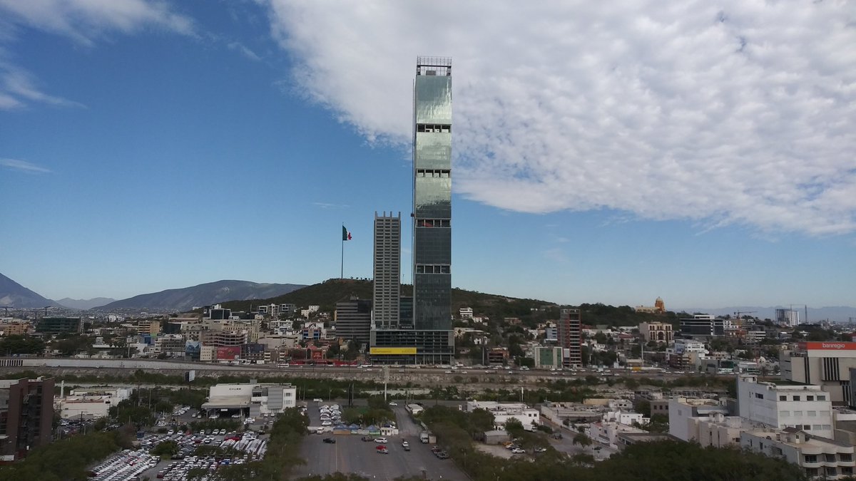CTMConstruccion's tweet photo. #SabíasQue el #edifico más alto de #México es la #TorreObispado ubicado en #Monterrey con 305 metros de altura y 64 plantas.
Fotografía: @MTYMXPhoto https://t.co/LeHpPCVvFg