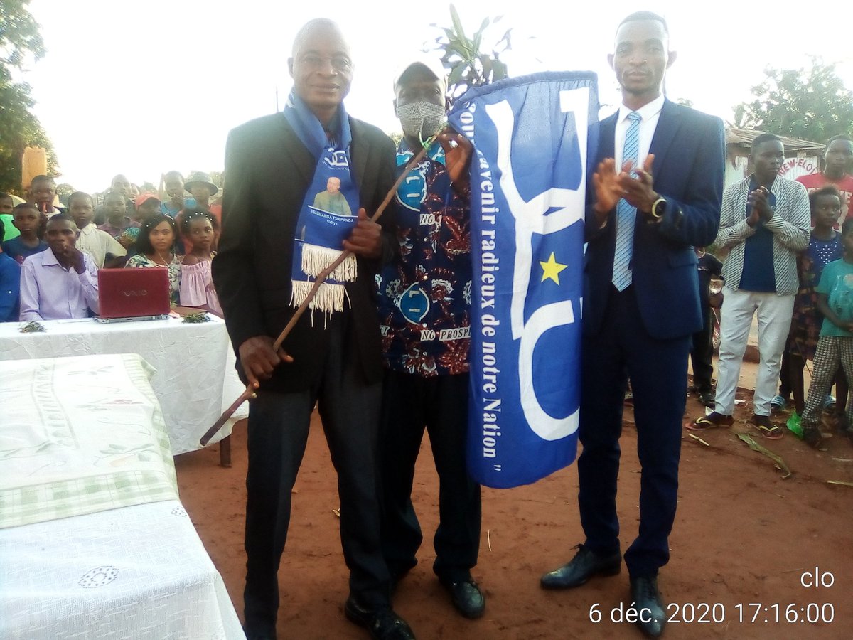 CBudiantu's tweet photo. Lumuanga et la DCU Kasaï parti cher au camarade @VidiyeTshimanga étaient en pleine action to day pour investir le comité sectionnaire de kanzala et accueillir chaleureusement le discours du @Presidence_RDC  @fatshi13, kisalu me banda, merci pour l'informateur https://t.co/XmfugIOhcX