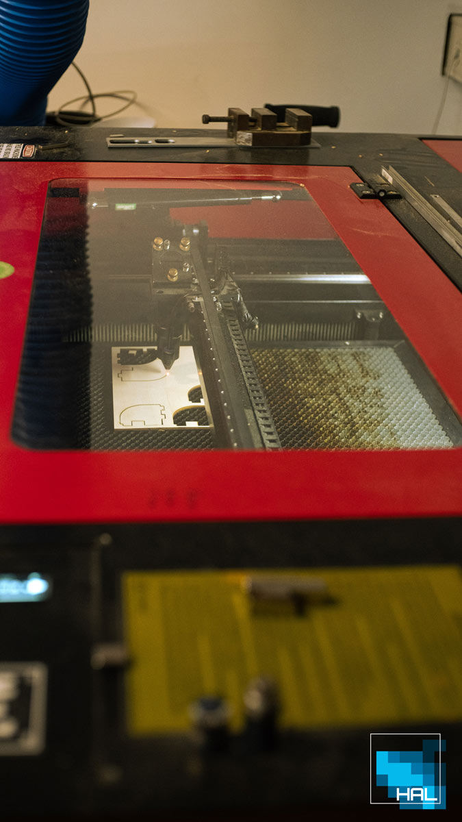 hacklabor's tweet photo. In der Werkstatt steht der #Lasercutter fast nicht still. Neben den üblichen Weihnachtsvorbereitungen🎄sind wir schwer mit den Vorbereitungen für unsere #rC3 Assembly beschäftigt. Pssst! 🤫#HacklaborLeaks #Hacklabor https://t.co/FWGOkeXKZf