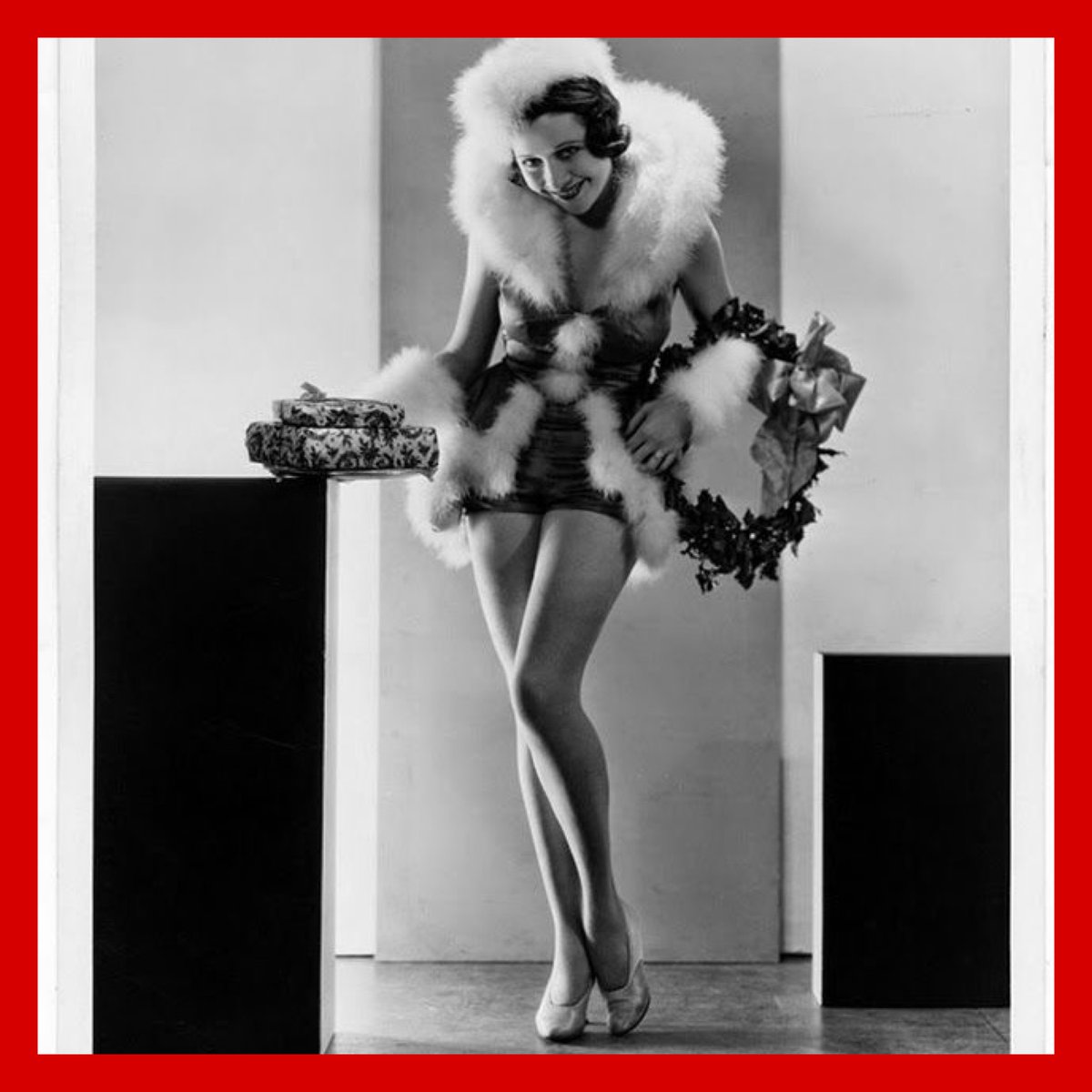 InnerGoddessss's tweet photo. #happyholidays
#christmas #santa #santaclaus #merrychristmas #vintage #antique #vintagestyle #vintageclothing #vintageshop #vintagestore #vintageandvelvetclothing #vintageboutique #retro #1940 #1940s #1940sfashion #1950 #1950s https://t.co/wSejfrZPP9