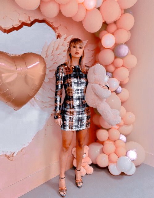 taylor swift as gems and crystals cause she's magical - a thread