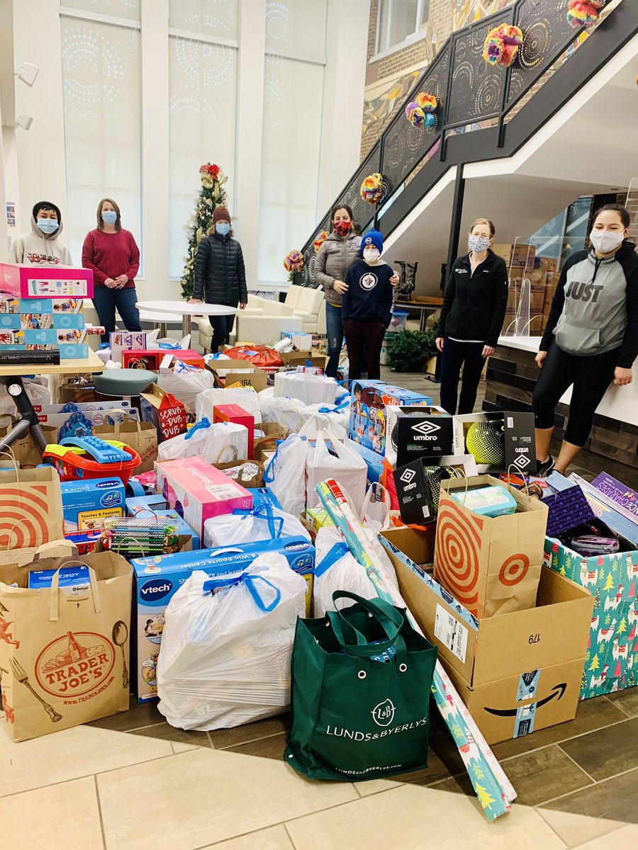 NataliaDorfB's tweet photo. The giving season 🎁 

Proud of our @_HealthPartners @ParkNicollet Hosp Med and beyond teams for an amazing group effort to support CLUES 

There’s still time!

Some can’t pay their rent and face eviction

Some need 🏡 essentials. 

✅ here: https://t.co/1y0b6MAtbR https://t.co/AfgJgLCeZR