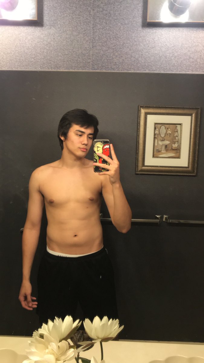 COLDASGABRIEL's tweet photo. 1 year difference https://t.co/HzTJ6LzRQQ
