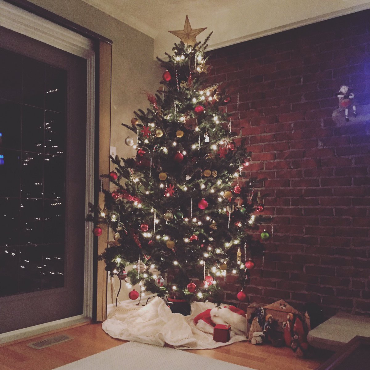 jamiekaplin's tweet photo. Sunday afternoon nap was in full effect.  Then, this tree fell over.  Sunday afternoon nap ended.  Back up and running though.  All is well.  Peace be with you. https://t.co/rxePUWsY9s