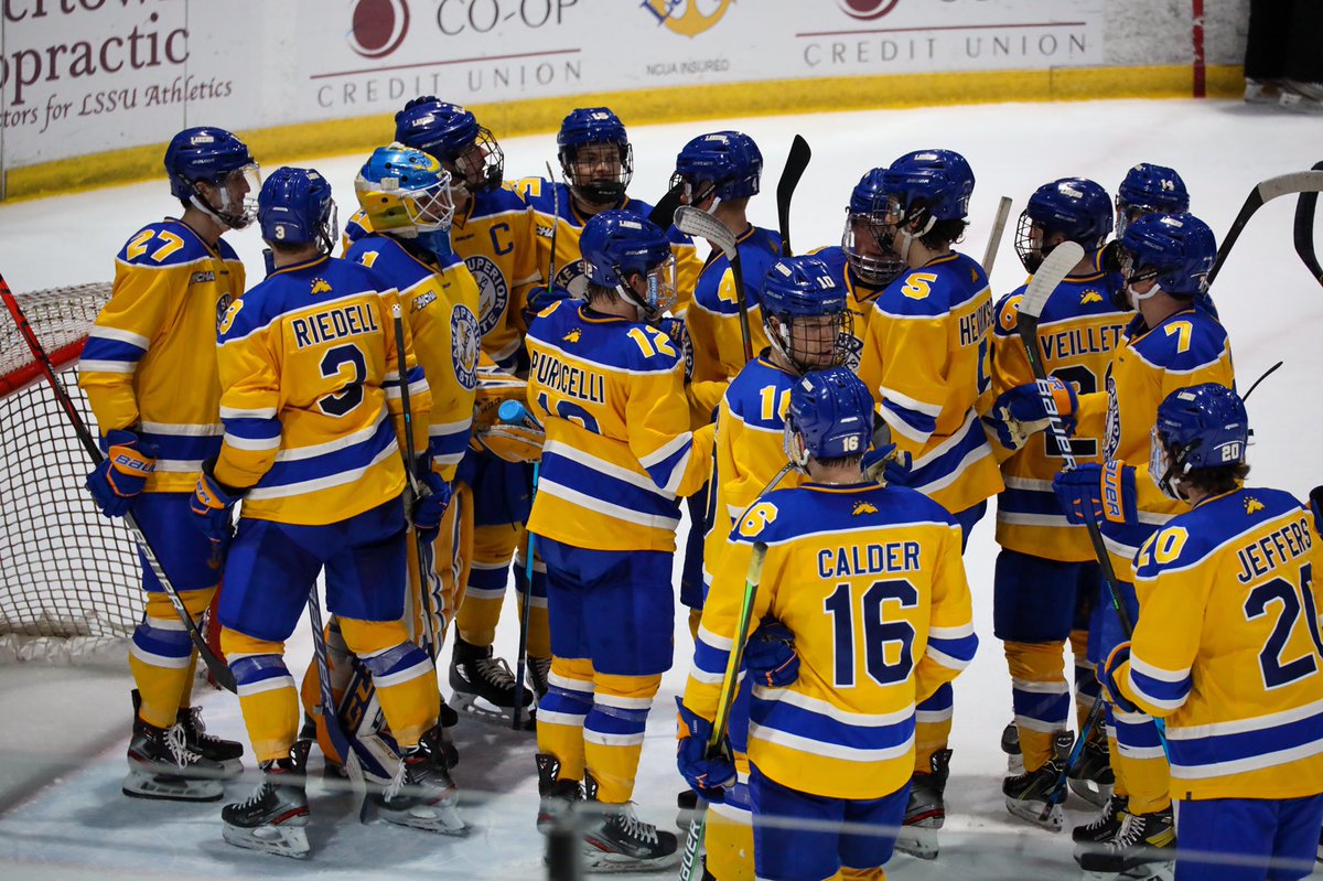 lakerhockey's tweet photo. All the hockey hugs for Ethan after his first collegiate W!
#RingyDingy https://t.co/q86d6o4Kb7