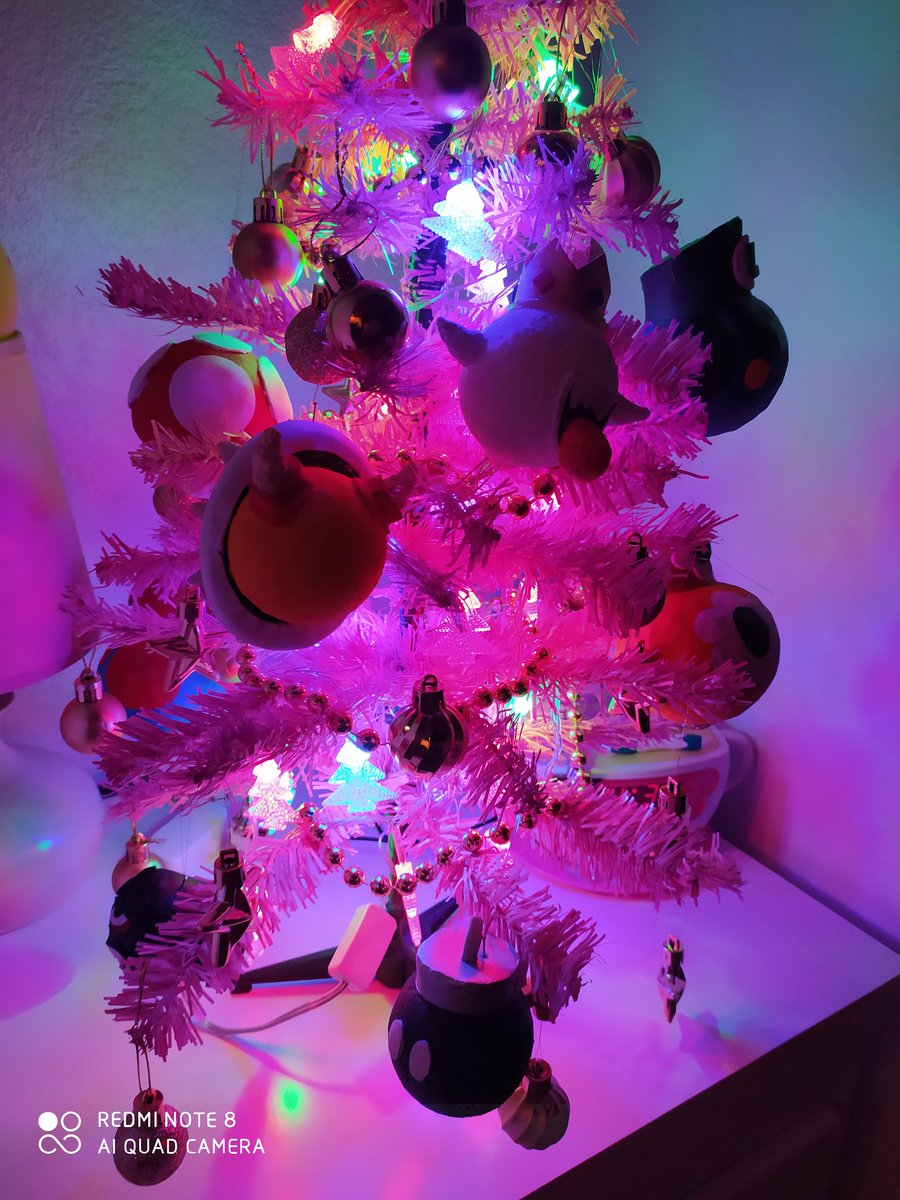 BloomPreminger's tweet photo. Sin duda alguna la Navidad es de mis épocas favoritas 😍😍 y siempre me esmero para que mi pinito se vea super cute y este año no ha sido la excepción 💖 este año la temática es MARIO BROS. Estoy enamorada de el 😍😍
#mariobros  #christmas  #christmastree #goldandpink https://t.co/yQu6bX8ffn
