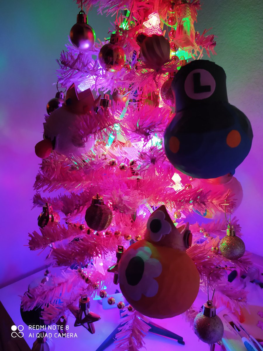 BloomPreminger's tweet photo. Sin duda alguna la Navidad es de mis épocas favoritas 😍😍 y siempre me esmero para que mi pinito se vea super cute y este año no ha sido la excepción 💖 este año la temática es MARIO BROS. Estoy enamorada de el 😍😍
#mariobros  #christmas  #christmastree #goldandpink https://t.co/yQu6bX8ffn