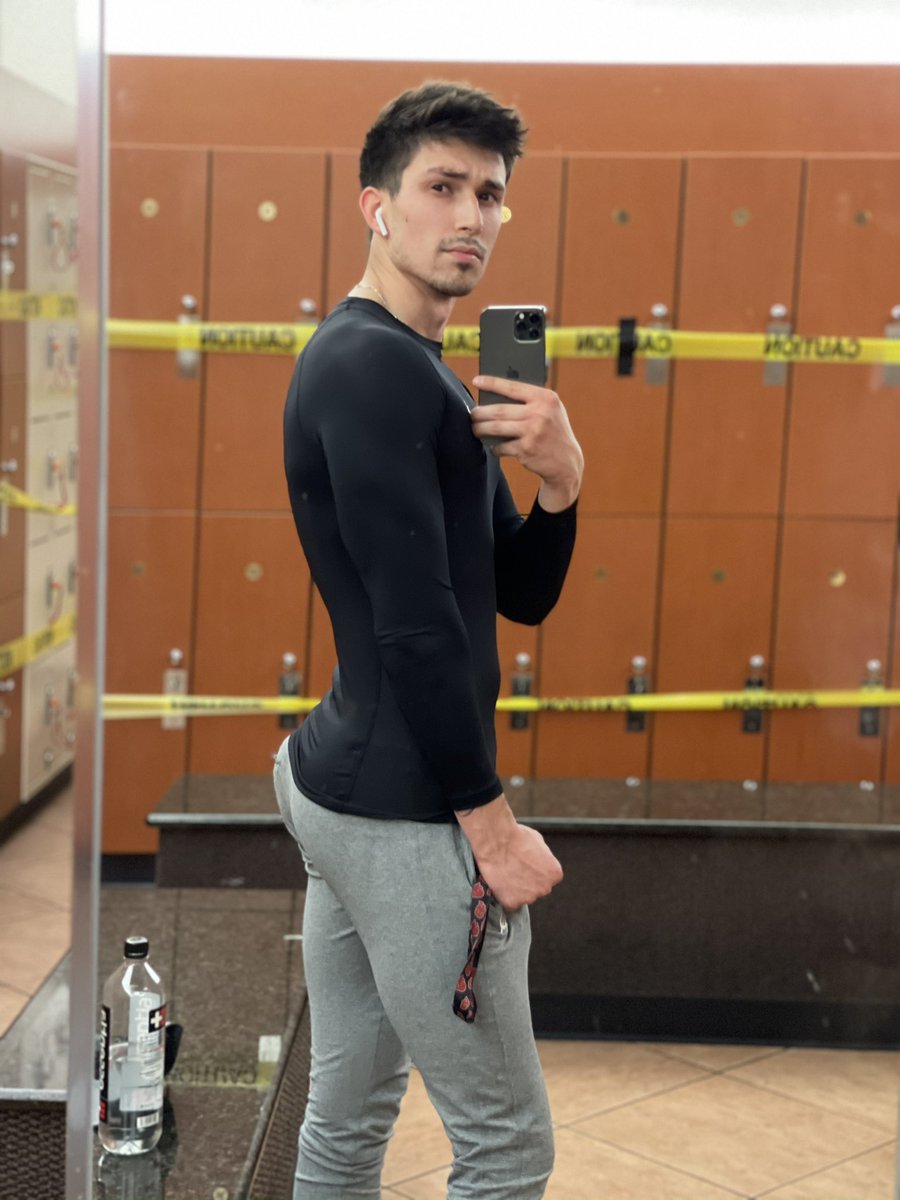 couldn’t choose one so you get them all 🍑🦊