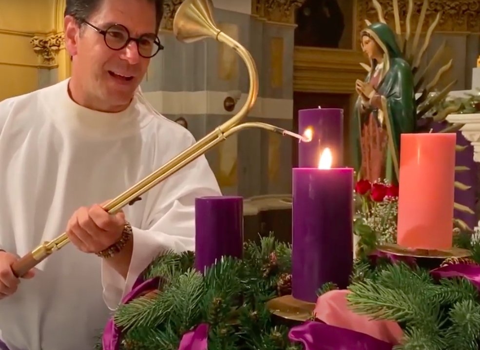 We hope you and your family had a blessed Second Sunday in Advent. Allen the Acolyte is back to light the candle and lead us in prayer and reflection. 
stagesonthesound.com/advent-calenda…