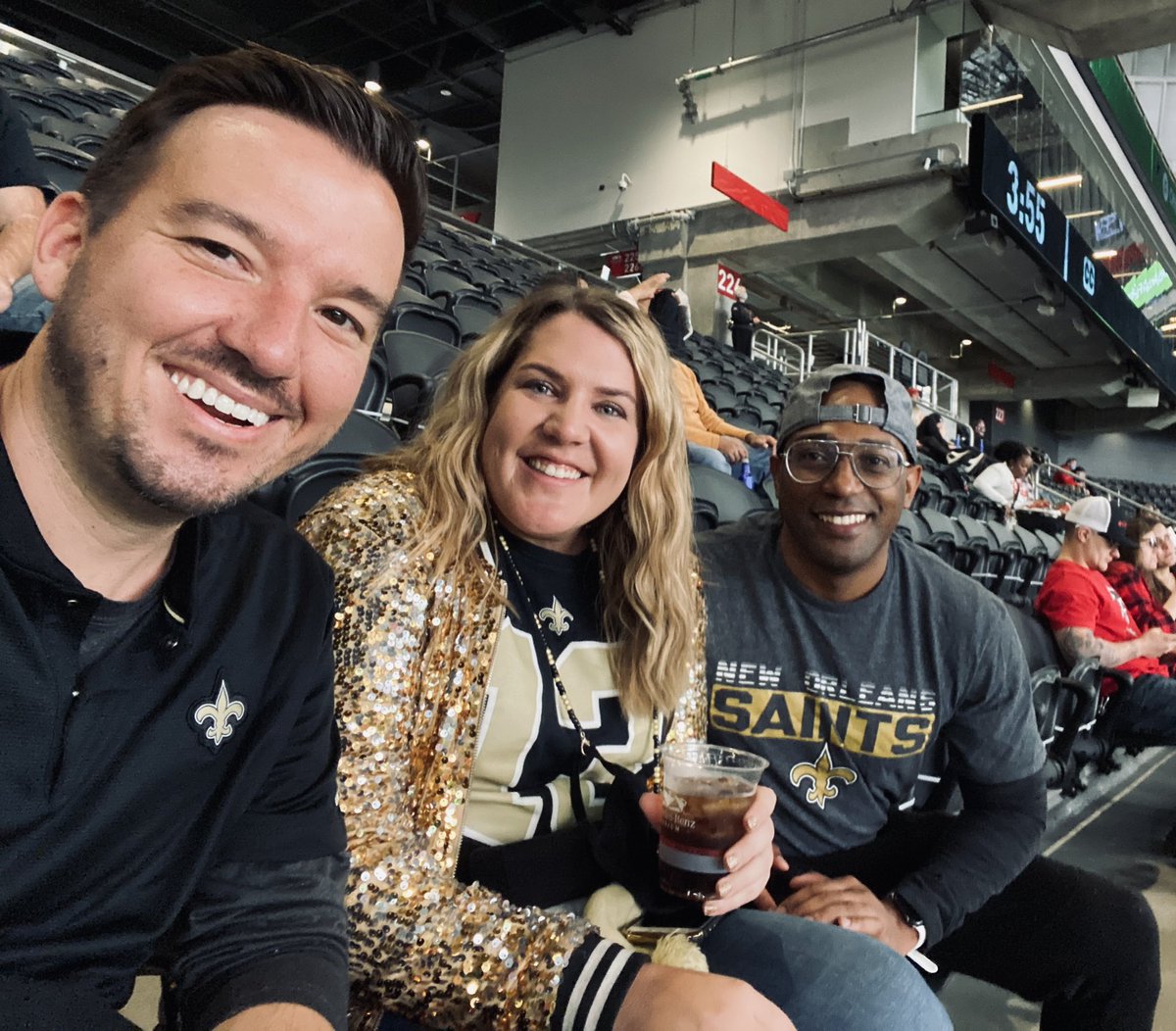 clark_castle's tweet photo. .@shonrp2 I got @megebon high for her bday! Can we get a like?!? #WhoDatNation https://t.co/IxxETTU58J
