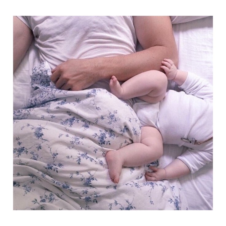 Noviembre 28;

—Primer mes del pequeño Alexander, celebrado en casita con mami, papi y su hermano mayor.—