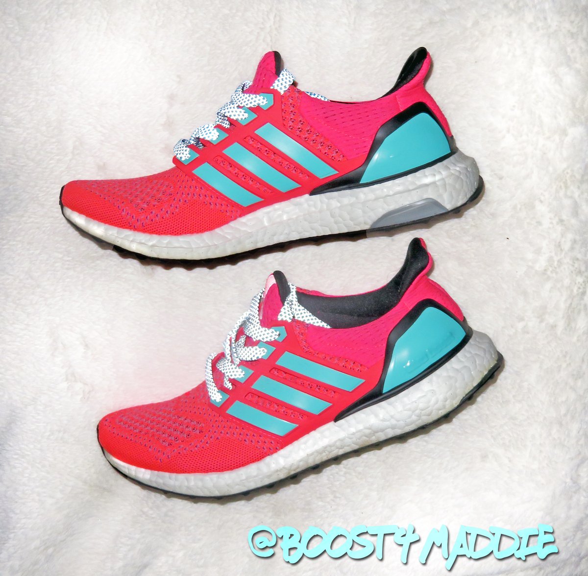 BOOST4Maddie's tweet photo. The SOLAR QUEEN 👑is hosting a giveaway with @BoostedStripes for a chance to customize your own kicks! 
Rules To Enter:

Follow:
👉@BOOST4Maddie 
@BoostedStripes  👈 
Like 💟&amp; Retweet🔁
Comment with what pair of Ultraboosts/NMD/Yeezy700/Superstars you want to get boosted.
👇👇👇 https://t.co/ckTzqL3e9k