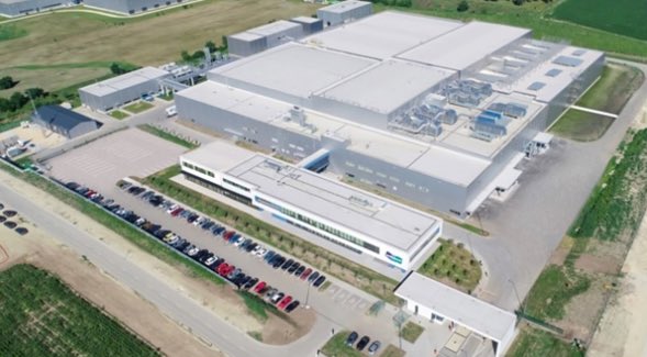 In late October, the company decided to invest 270 billion won to boost the capacity of its Hungarian plant by 15,000 tonsA bird's-eye view of Dusan Solus battery elecfoil plant in HungaryIt completed the first-phase construction of the plant in May 2020