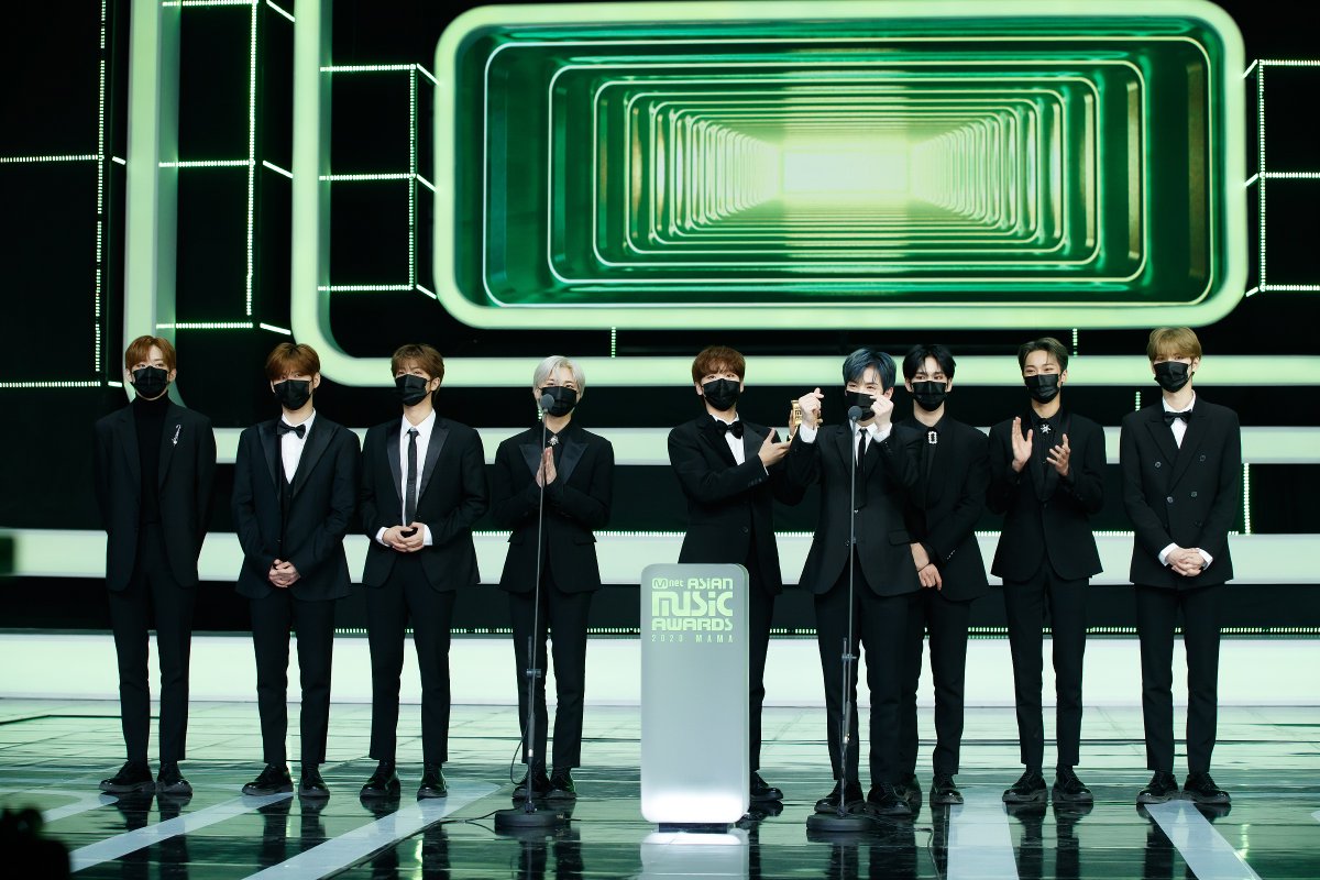 CRAVITYBRASIL's tweet photo. [INFO] Mais informações sobre o prêmio ''Best Of Next'' que o CRAVITY recebeu no MAMA 2020.

Esse prêmio é dado para um grupo/solo cuja os jurados especiais/profissionais do MAMA acham que vai ter um grande impacto no K-POP. 🌟

#CRAVITY2020MAMA @CRAVITYstarship https://t.co/LZpzHZaIh1