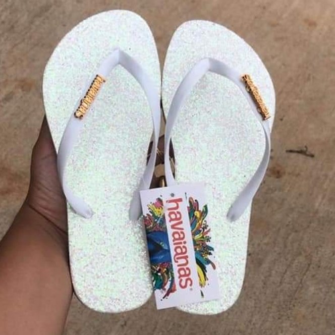 PhantommatrixAI's tweet photo. uma francesinha e essa havaiana no pé = tudo pra mim 😍🤤 https://t.co/b21CcrK5m2