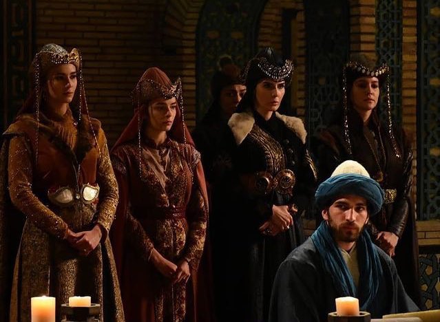 Entrika takımı yerini almış. Şu hale bak .Temaşa var sanki 😒

#UyanışBüyükSelçuklu
 #UyanışEkibi