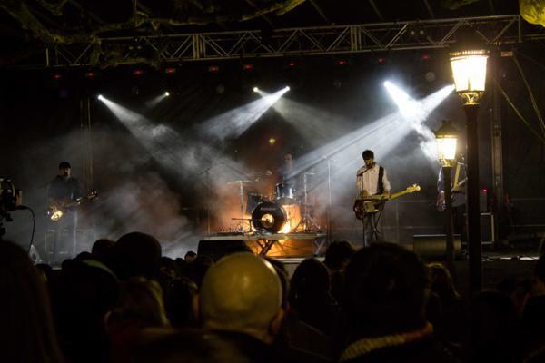 QueixoMaqueton's tweet photo. @berlinarock, os gañadores da 4ª Edición do @QueixoMaqueton, poñen punto e final a súa historia como banda. Gracias por 14 anos de traxectoria impecable. Esta é unha foto da súa actuación como gañadores do concurso. https://t.co/LRYgAFFaah