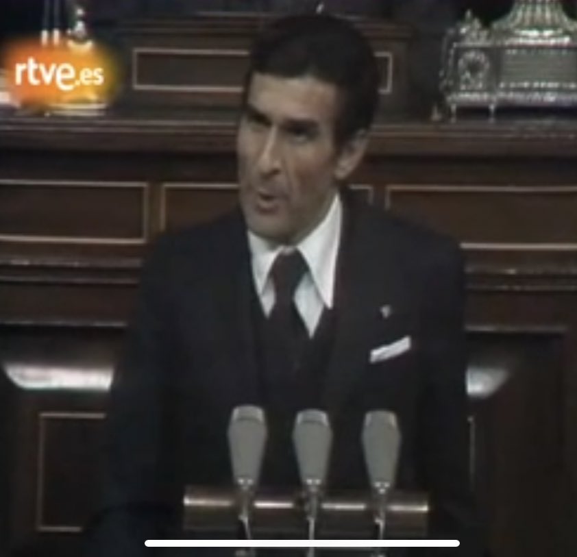 En el turno de réplica, Fernando Suárez le espetó que, precisamente, se trataba de incorporar a la otra España a la vida política y abandonar esa terminología: “misérrima oposición”.
