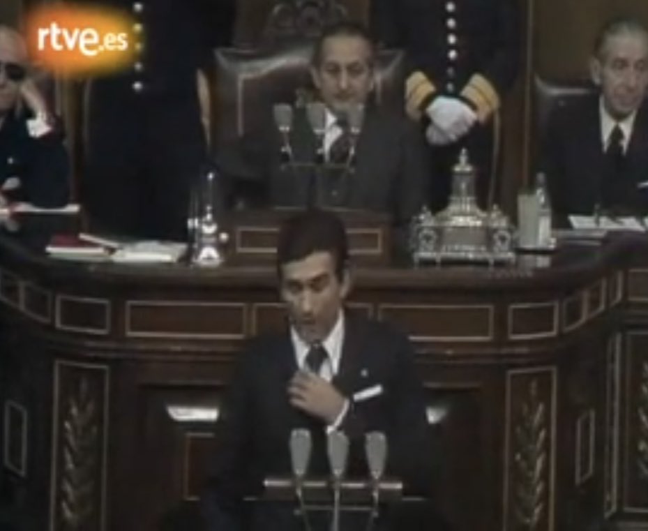 En el turno de réplica, Fernando Suárez le espetó que, precisamente, se trataba de incorporar a la otra España a la vida política y abandonar esa terminología: “misérrima oposición”.