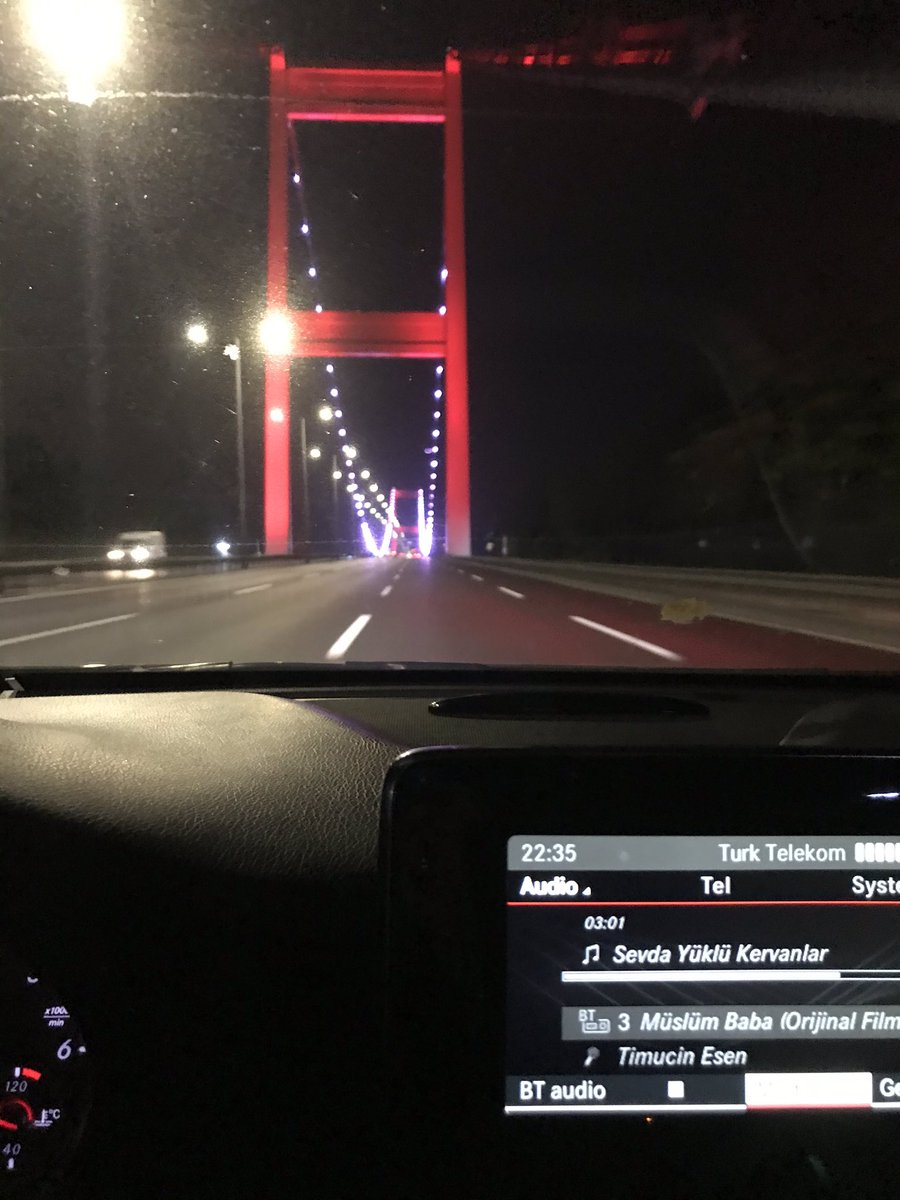 Sevda yüklü kervanlar hep bu köprüden geçer dedi.