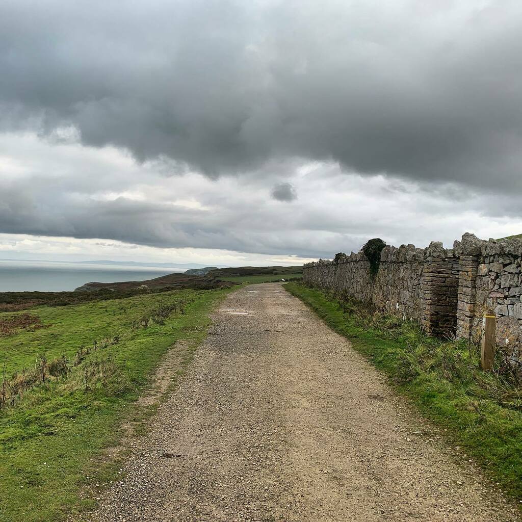 FoundLove_Blog's tweet image. Be brave and take a new path for yourself.  Today we walked along a different route and the views we lovely- it was a great reminder to sometimes try something new. ❤️ instagr.am/p/CId-q0CB0E6/