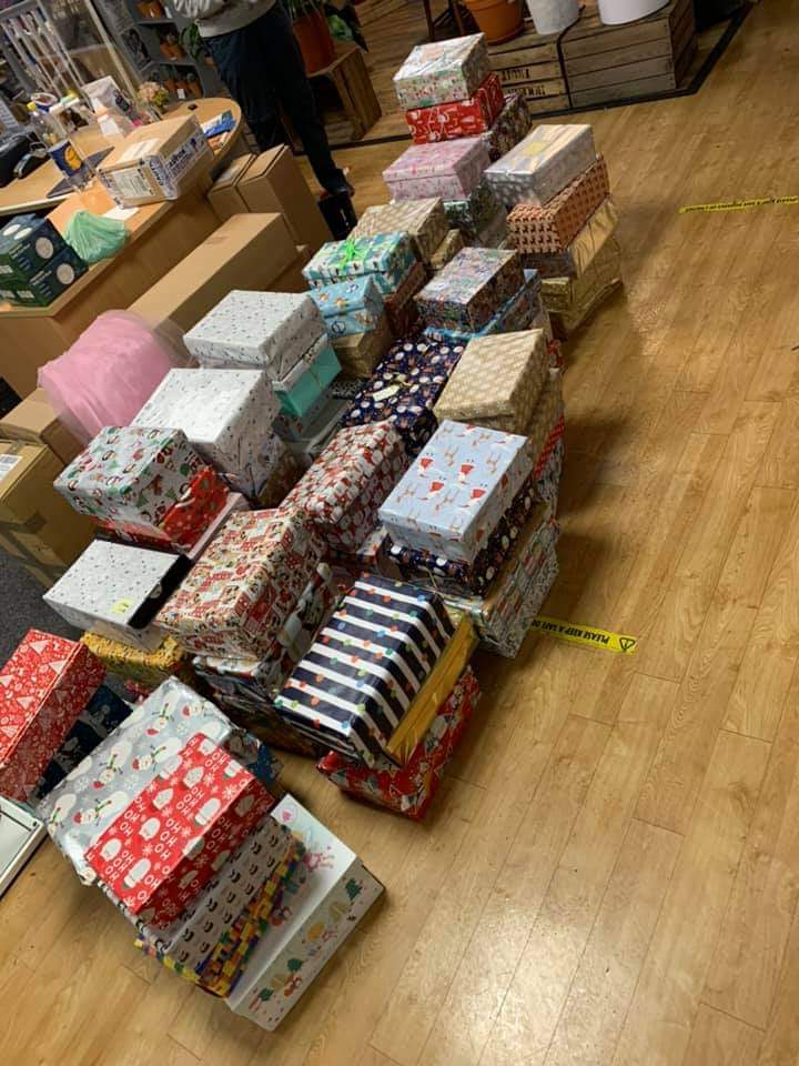 Hartford_FC's tweet photo. A biiiig surprise is coming🎄🎄🎄
This week, we dropped off 130 boxes.. distributed across the world. 
Each box will make a child’s Christmas &amp; it's all down to  incredible generosity of our teams pullin 2gether players + parents
Thank u! Amazing!🙌🏻👏🏻 @Dan_Wallwork hats off Sir https://t.co/zKsf6QdThF