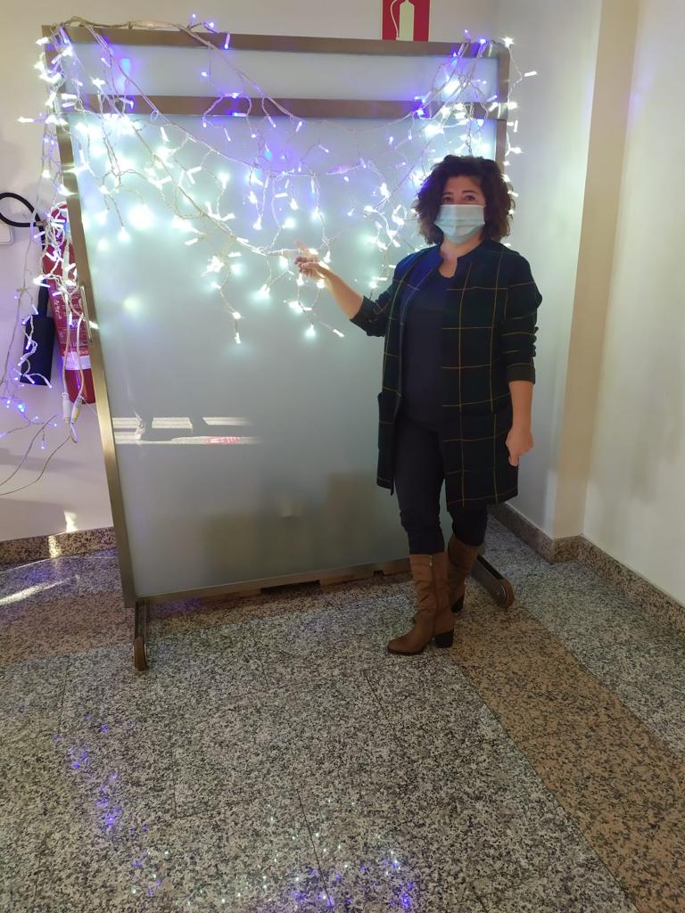 VickyOrtizCeca's tweet photo. Desde la Concejalía de Comercio hemos cedido Luces 🎄 #Navidad a 44 comercios que lo han solicitado
Ellos quieren transmitir felicidad y dejar en segundo plano, durante esta época, un año atípico y duro para todos 🎁✨🎇
#CompraLocalCompraEnMoral https://t.co/UlJJPG2wjl